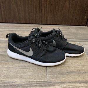Nike Roshe One Sneakers